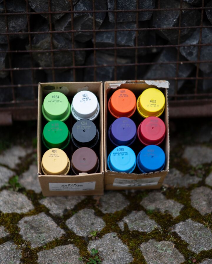 Foto von dem Premium Spraydosen 12er-Set der Marke Molotow in Kartons